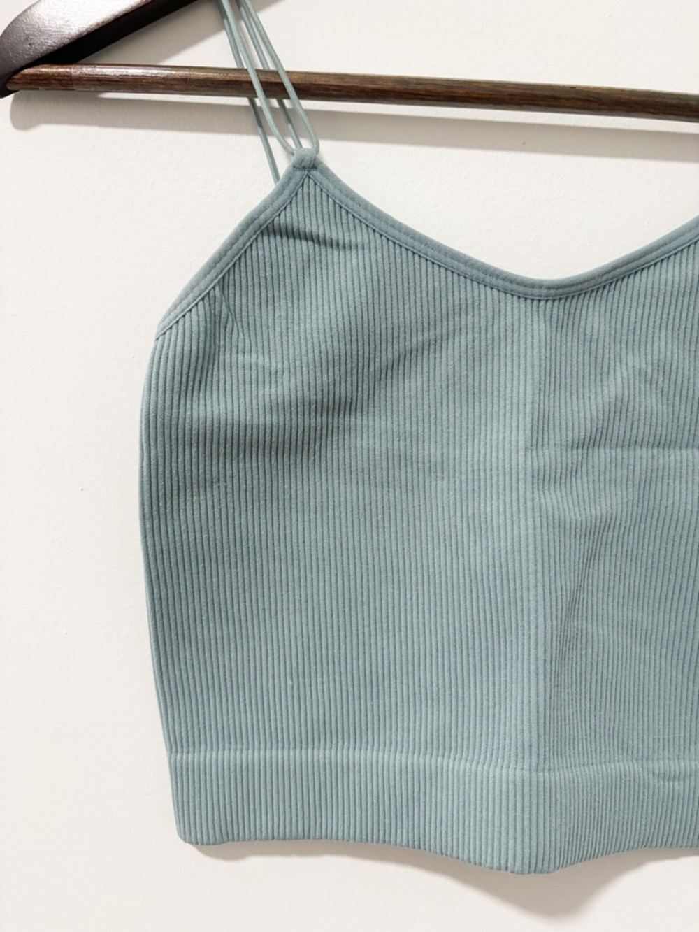Zenana Outfitters Double Spaghetti Strap Ribbed Crop Top Womens Size L/XL Green - Picture 3 of 8